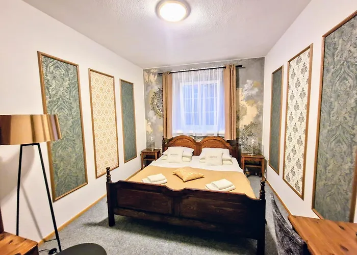 מלון Cieszynski Aparthotel Stare Miasto 3*