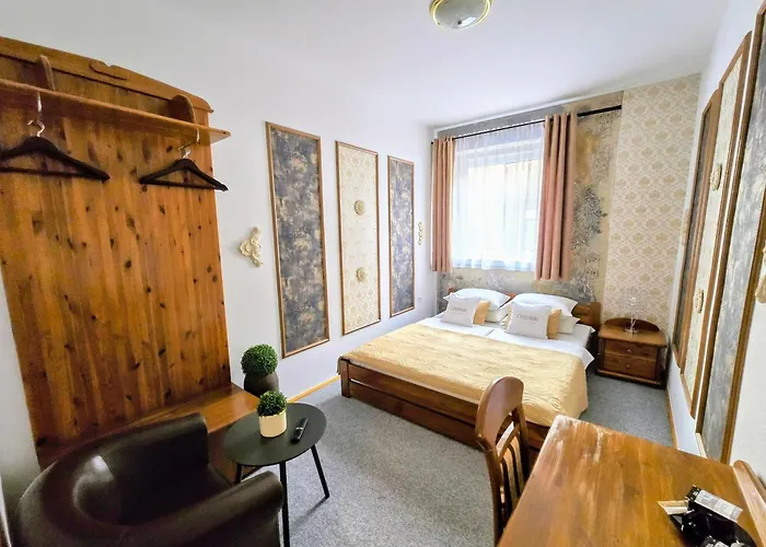 מלון Cieszynski Aparthotel Stare Miasto 3*