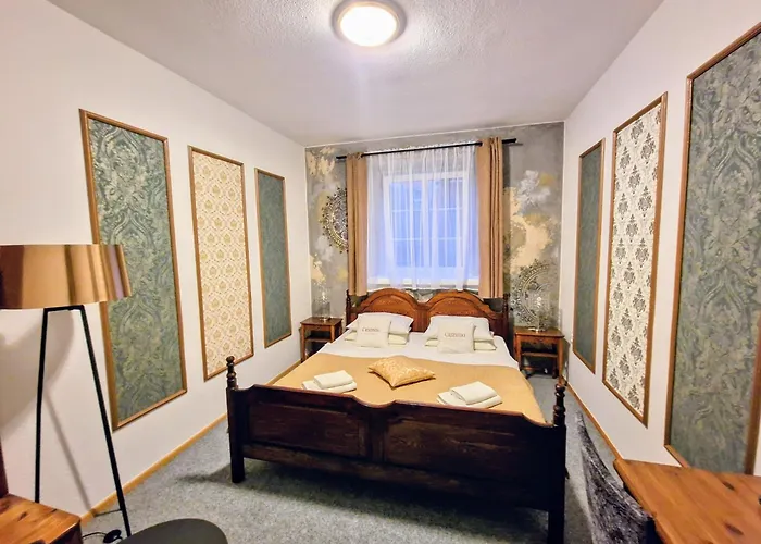 מלון Cieszynski Aparthotel Stare Miasto 3*