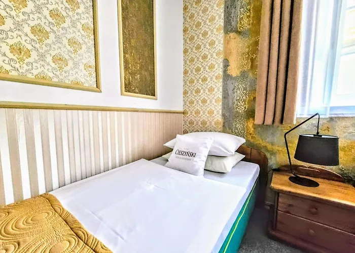 מלון Cieszynski Aparthotel Stare Miasto 3*